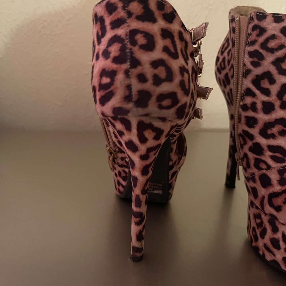 Leopard Print Booties - Picture 5 of 6